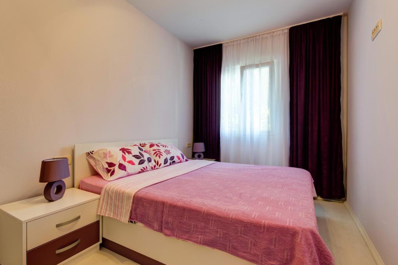 Hana Accommodation Sveti Stefan Exterior photo